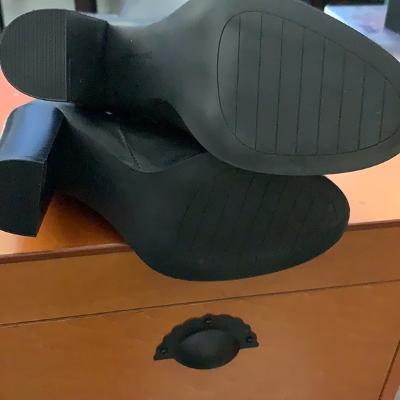 ⭐️ Kenneth Cole Leather Boots - Picture 5 of 5